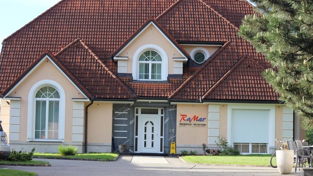 Apartmaji In Sobe Ramar Hotel Straza Exterior photo